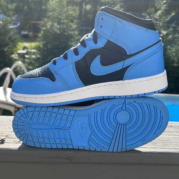 Air Jordan 1 Mid University Blue Black sz 6Y - Picture 2 of 5